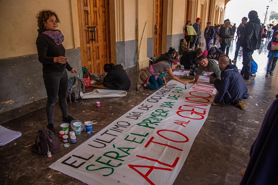 Activistas se manifiestan con un altar de D&iacute;a de Muertos pidiendo alto al genocidio del pueblo Palestina (3)