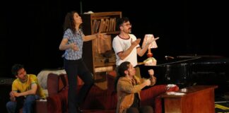 Adaptación teatral de la novela “El salvaje”, de Guillermo Arriaga, se estrena en México Actores participan en un ensayo de la obra “El Salvaje” (2)