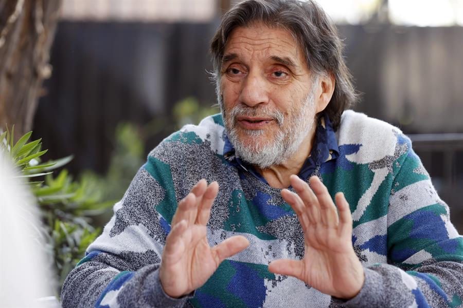 Amaro Labra, uno de los fundadores e integrante de la banda musical chilena Sol y Lluvia