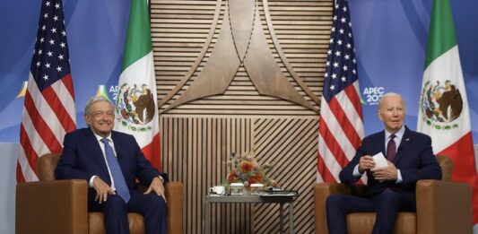 Andrés Manuel López Obrador (i) de México, y su homólogo de Estados Unidos, Joe Biden,