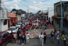 Caravana de miles de migrantes que partió el lunes como la más grande del año desde Tapachula.