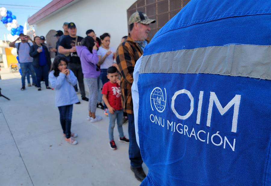 Migrantes atendiendo indicaciones de OIM.