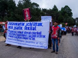 Indígenas mayas tzotziles marchan contra la violencia en la frontera sur de México