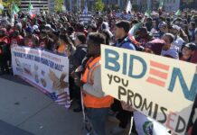 Cientos de inmigrantes y activistas pro inmigrantes marchan hacia la Casa Blanca (4)