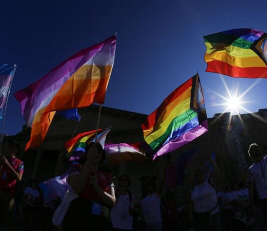 Cientos de personas participan hoy en la “Rainbow run” como parte de las actividades culturales de los Gay Games (2)