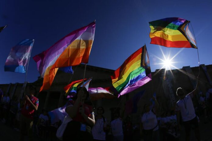 Cientos de personas participan hoy en la “Rainbow run” como parte de las actividades culturales de los Gay Games (2) Cientos de personas participan hoy en la “Rainbow run” como parte de las actividades culturales de los Gay Games (2)