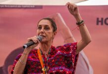 Sheinbaum lidera la preferencias en todas las franjas de edad, aunque consigue más apoyos en las personas de entre 30 y 45 años (55 %), y tanto en hombres (52 %) como en mujeres (45 %).