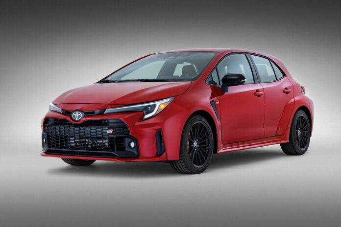 Corolla Core portada El Toyota GR Corolla es un regalo de la conducción, los apasionados de sentirse en control de la caja de cambios y el embrague.