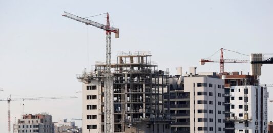 El repunte de octubre, que coloca el precio promedio de las rentas en 2.011 dólares, "puede ser un indicador de que las ventajas de rentar frente a comprar una casa están alentando la demanda de viviendas en renta".