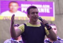 Mediante un decreto, Noboa, que asumió el cargo de jefe de Estado la pasada semana, destituyó al general de división Nelson Proaño.