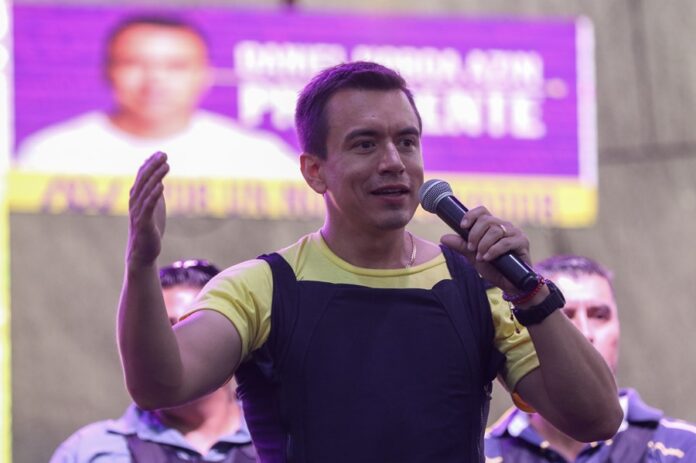 Candidato presidencial Daniel Noboa cierra su campaña electoral en Santa Elena Mediante un decreto, Noboa, que asumió el cargo de jefe de Estado la pasada semana, destituyó al general de división Nelson Proaño.