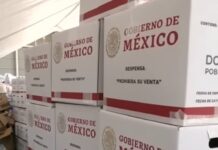 México anuncia los primeros repartos de alimentos a damnificados por Otis en Guerrero Este reparto de alimentos es parte del programa del plan de reconstrucción y apoyos sociales para la costa de Guerrero.
