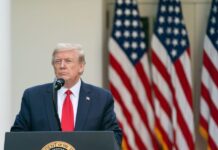 Trump amplía su ventaja en las encuestas sobre Biden Esta encuesta respalda así el estudio presentado el 6 de noviembre que daba a Trump ventaja sobre Biden en cinco estados críticos.