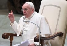 El papa sigue con la "inflamación pulmonar" pero no tiene fiebre Francisco ha tenido varios achaques este año debido a la edad y una operación complicada por una hernia abdominal.