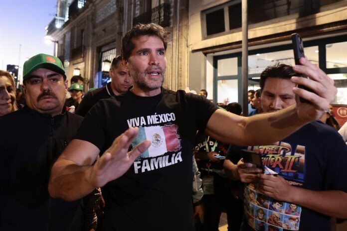 El aspirante a una candidatura independiente para las elecciones presidenciales de México en 2024, Eduardo Verástegui (1)