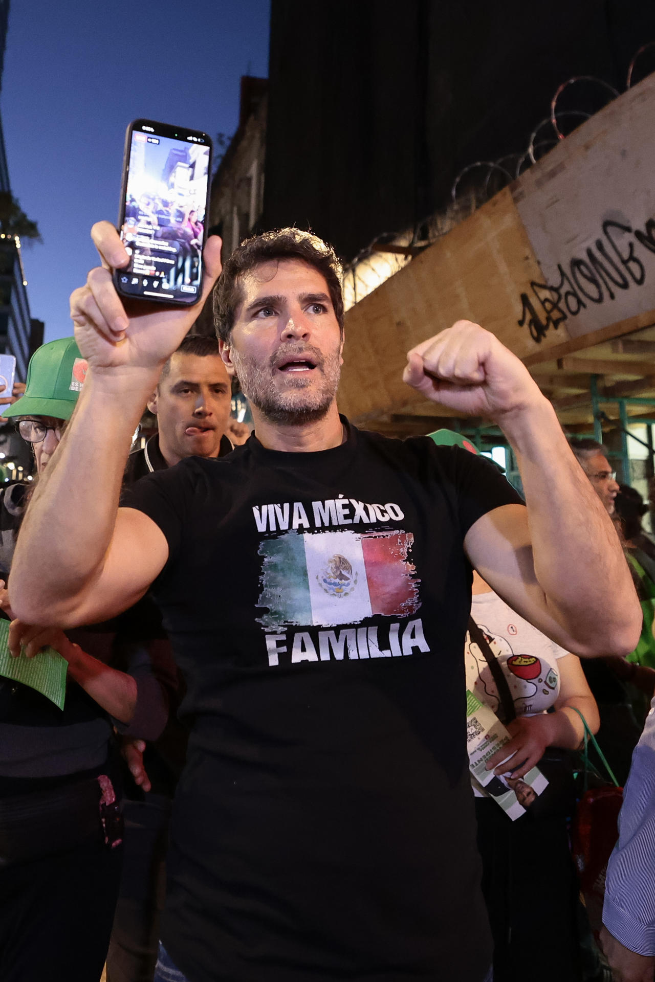 El conservador Ver&aacute;stegui busca firmas en Ciudad de M&eacute;xico para candidatura independiente