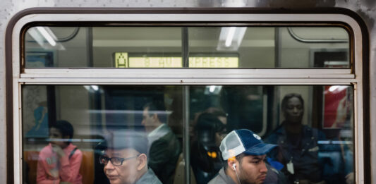 Nueva York, conocida como la ciudad de las oportunidades ilimitadas, enfrenta un desafío abrumador: su prohibitivo costo de vida.