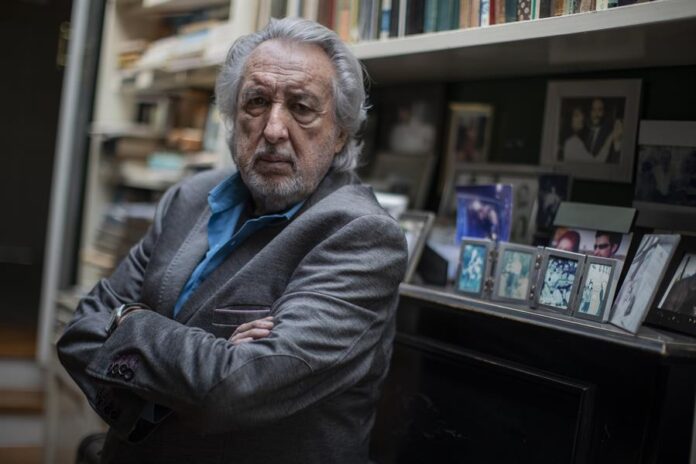 El escritor mexicano Hernán Lara Zavala