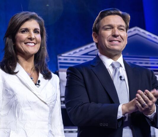El gobernador de Florida, Ron DeSantis, y la exembajadora de EE.UU. ante la ONU Nikki Haley