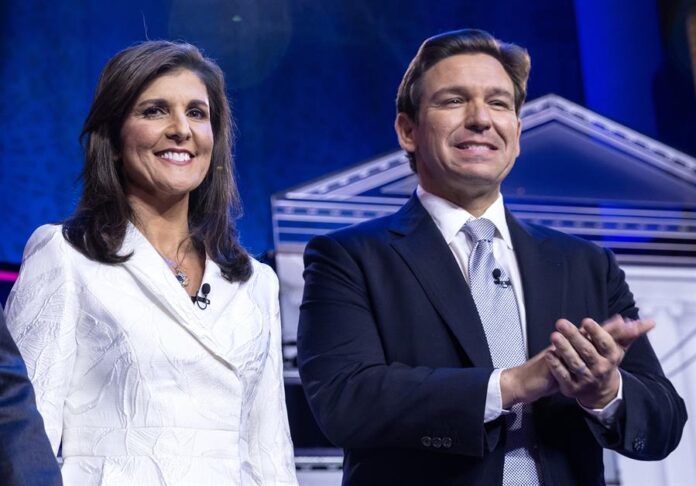 El gobernador de Florida, Ron DeSantis, y la exembajadora de EE.UU. ante la ONU Nikki Haley El gobernador de Florida, Ron DeSantis, y la exembajadora de EE.UU. ante la ONU Nikki Haley