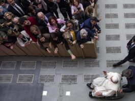 El estado del papa Francisco es bueno, no tiene fiebre y su situación respiratoria mejora El papa Francisco (3)