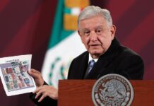 López Obrador defiende su plan de reconstrucción tras el golpe del huracán Otis El presidente de México Andrés Manuel López Obrador