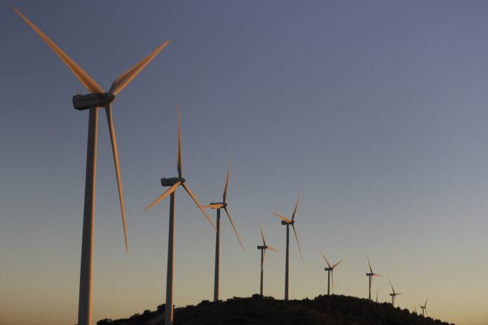 Energía renovable 11 El análisis dice, además, que las pequeñas empresas son importantes empleadores en Puerto Rico, pues la mitad de los trabajadores de la isla son contratados por empresas de menos de 100 empleados, según datos de 2019.