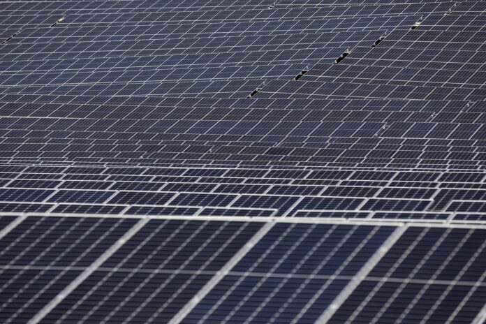 La UE duplicará su consumo de renovable en 2030, tras un dura pugna entre París y Berlín Energía renovable.