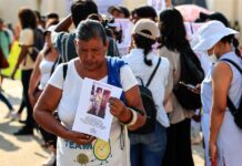 Familiares de marineros desaparecidos durante huracán Otis en Acapulco exigen su búsqueda Familiares de personas desaparecidas por el paso del huracán Otis, protestan (4)