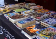 La Feria del Libro de Miami cumple 40 años con gran despliegue de casetas en la calle Feria del Libro de Miami.