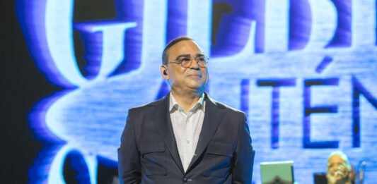 Gilberto Santa Rosa.