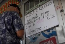 "Entre los principales obstáculos para tener ingresos se mencionó el estar de tránsito en la ciudad y la inseguridad", añadió el informe, que se basa en 157 encuestas que consideran a 473 personas en un grupo familiar.