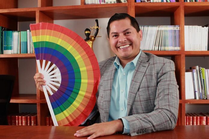Jesús Ociel Baena, jurista de género no binario en México.