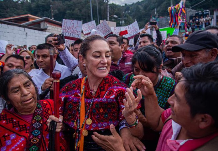 La candidata presidencial oficialista Claudia Sheinbaum se reúne hoy con indígenas maya (2) La candidata presidencial oficialista Claudia Sheinbaum se reúne hoy con indígenas maya (2)