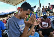 Caravana migrante realiza una vigilia en el sur de México para pedir por su avance La caravana de miles de migrantes partió la semana pasada como la más grande del año desde Tapachula.