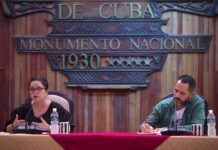 La directora del Festival Internacional del Nuevo Cine Latinoamericano,Tania Delgado Fernández (i), habla durante una conferencia de prensa