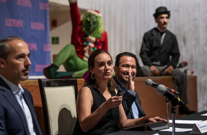 La directora general de Luztopia, Anabel Mellado Garza La directora general de Luztopia, Anabel Mellado Garza, habla durante la presentación del festival de luces navideñas mas grande de México.