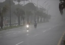 Elevan a 25 las muertes por las mayores lluvias registradas en República Dominicana Las lluvias afectaron a 7.412 viviendas, seis puentes y ocho carreteras y dejó 45 comunidades incomunicadas, mientras que miles de usuarios vieron suspendido el suministro eléctrico y de agua potable.