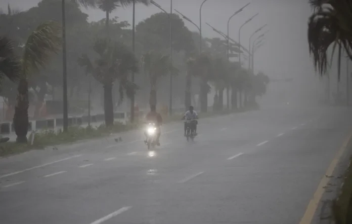 Las lluvias afectaron a 7.412 viviendas, seis puentes y ocho carreteras y dejó 45 comunidades incomunicadas, mientras que miles de usuarios vieron suspendido el suministro eléctrico y de agua potable.