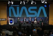 La NASA honra el histórico logotipo del “gusano” con una nueva escultura ante su sede El homenaje, celebrado en dicha sede, contó también con una conferencia sobre su diseño y significado, en la que participaron diferentes ponentes incluido el creador del logotipo, Richard Danne.