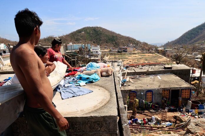 Ya son 50 los muertos tras el paso del huracán 'Otis' en México.