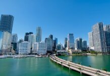 La afluencia de turistas a Florida batió récord en el tercer trimestre, con 35,1 millones Florida recibió un total de 105,2 millones de visitantes en los tres primeros trimestres del año, con 96,4 millones de visitantes nacionales, 6 millones de visitantes extranjeros y 2,8 millones de viajeros canadienses.