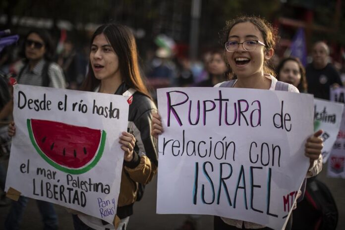 Manifestantes en apoyo a Palestina participan en una movilización exigiendo un alto a la ofensiva israelí en Gaza (2) Manifestantes en apoyo a Palestina participan en una movilización exigiendo un alto a la ofensiva israelí en Gaza (2)