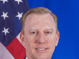 El embajador de EE.UU. en Ecuador representará a Biden en la investidura de Noboa Michael Fitzpatrick1