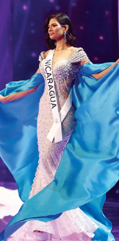 Miss Nicaragua, Sheynnis Palacios, desfila durante la ceremonia de coronaci&oacute;n de la nuevo Miss Universe 2023 en San Salvador.