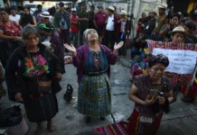 Mujeres de Guatemala exigen justicia por las víctimas de violencia y presas políticas Las mujeres marcharon por el centro de la capital guatemalteca con pancartas con retratos de juezas, periodistas, fiscales y activistas que han sido perseguidas por denunciar la corrupción de su país.