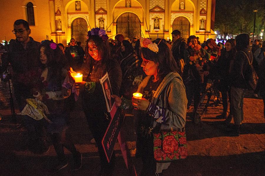 Mujeres disfrazadas de catrinas se manifiestan para recordar a sus compañeras víctimas de feminicidios (3)