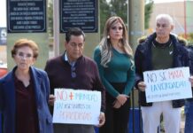 Fiscalía dice que asesinato de fotoperiodista en norte de México se investigará a fondo Periodistas y amigos del fotoperiodista asesinado Ismael Villagómez protestan en la Plaza de del Periodista en ciudad Juárez (1)
