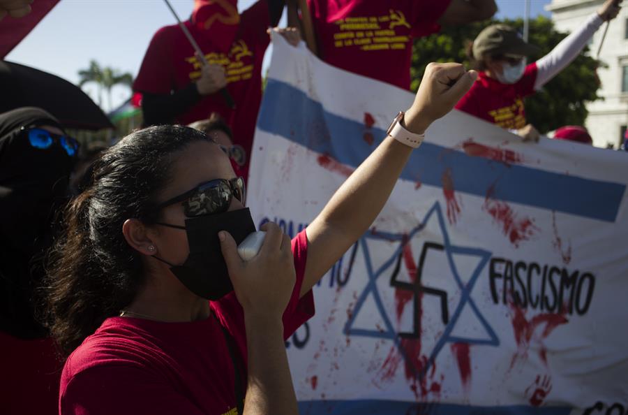 Personas parte de varias organizaciones unidas bajo la Red de Solidaridad con Palestina marchan para denunciar los ataques a Palestina (3)
