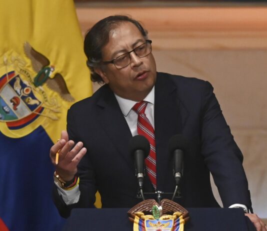Ministro colombiano dice estar en "shock" porque EE.UU. lo incluyó en la 'Lista Clinton' Presidente de Colombia, Gustavo Petro.